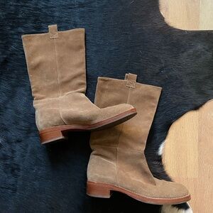 Vintage Via Spiga tan suede boots with a boho vibe